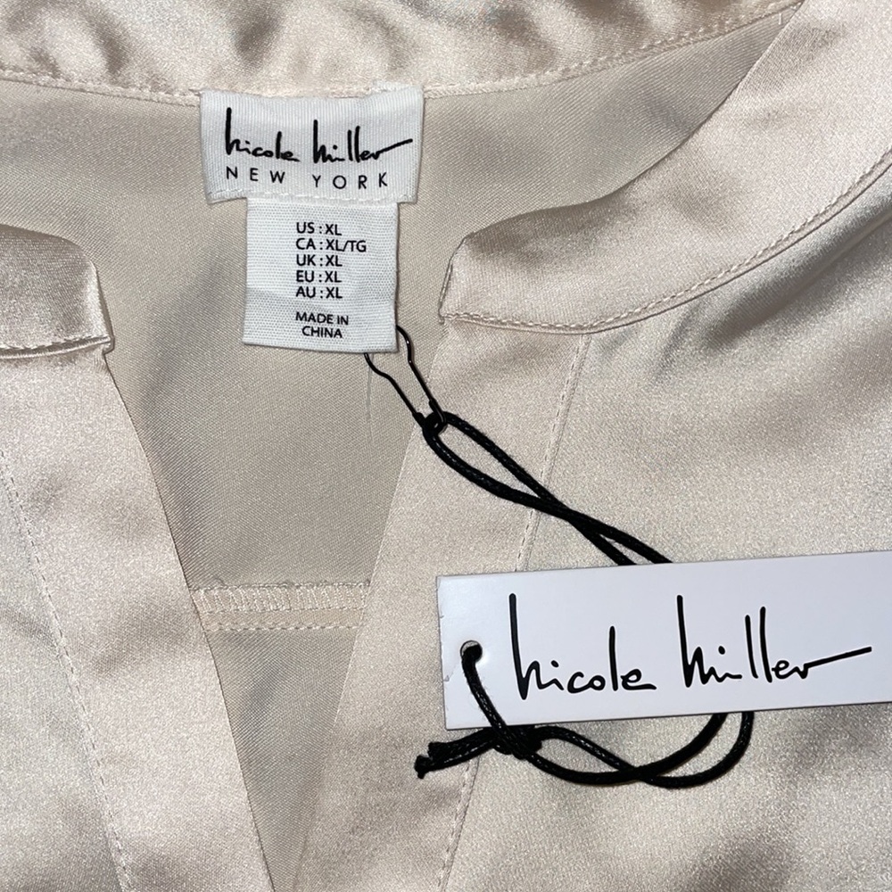 NWT.  Nicole Miller silky blouse.  Size XL - Picture 3 of 4